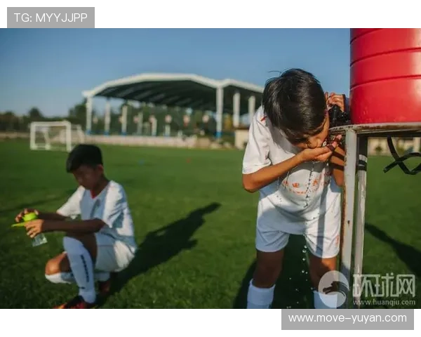 足球球星与孩子们的温馨互动瞬间:爱与梦想的传递与共鸣